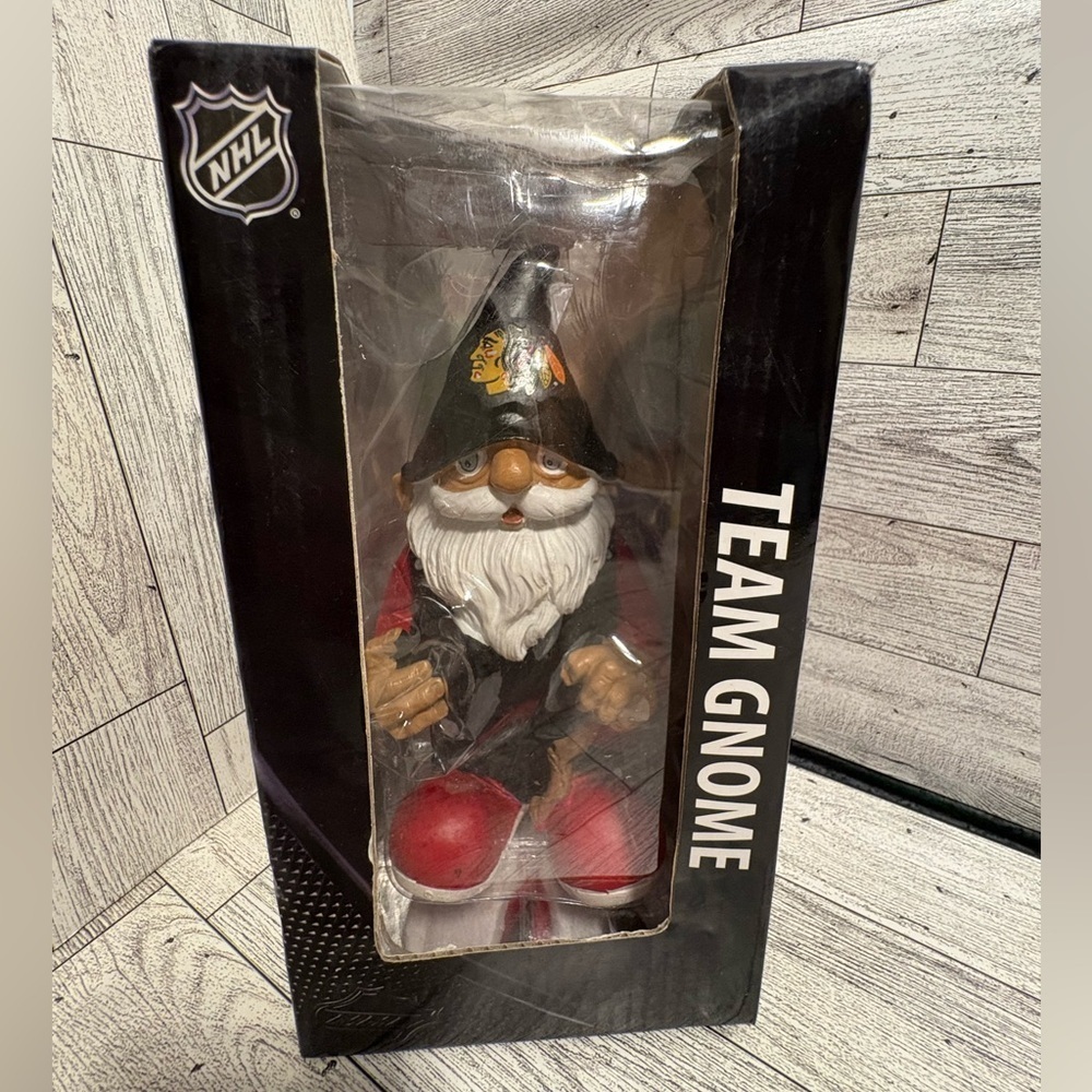 NHL Team Gnome in Red and Black